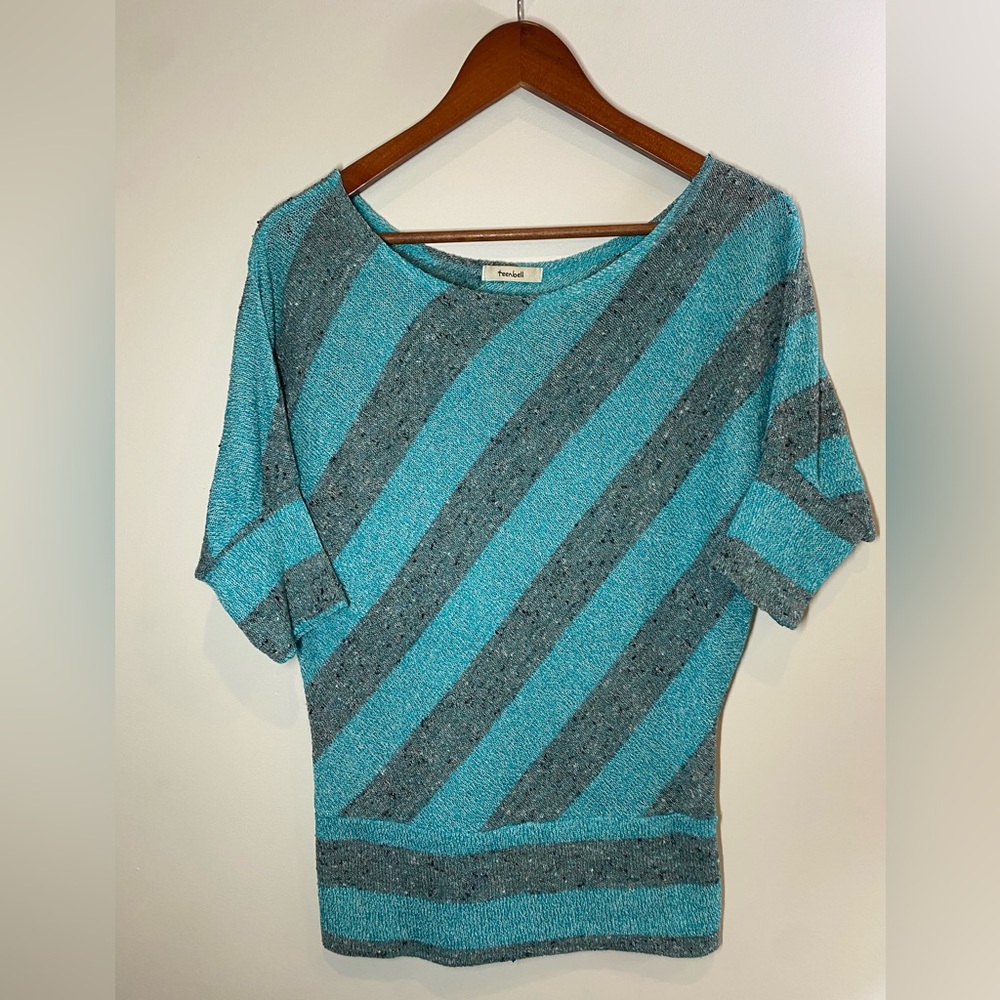 EUC Teenbell batwing top size small